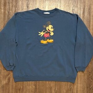 Vintage Disney store men’s XL crewneck